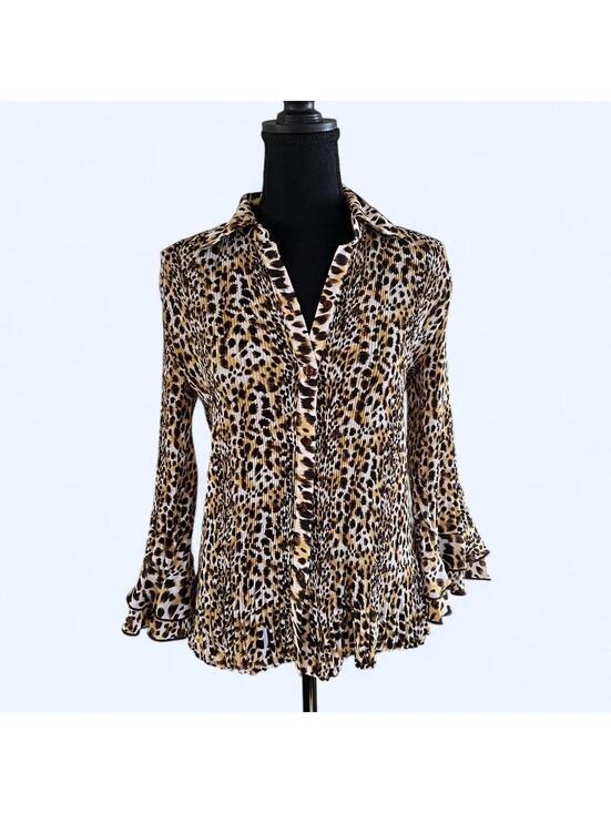 Tops - Vintage Y2K leopard print  flared sleeve top size Medium 🤎